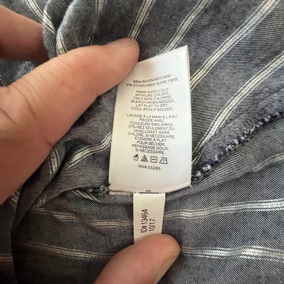 Express Women’s Blue-Gray/White Pin Stripe Blouse Top Size Medium - Picture 7 of 7